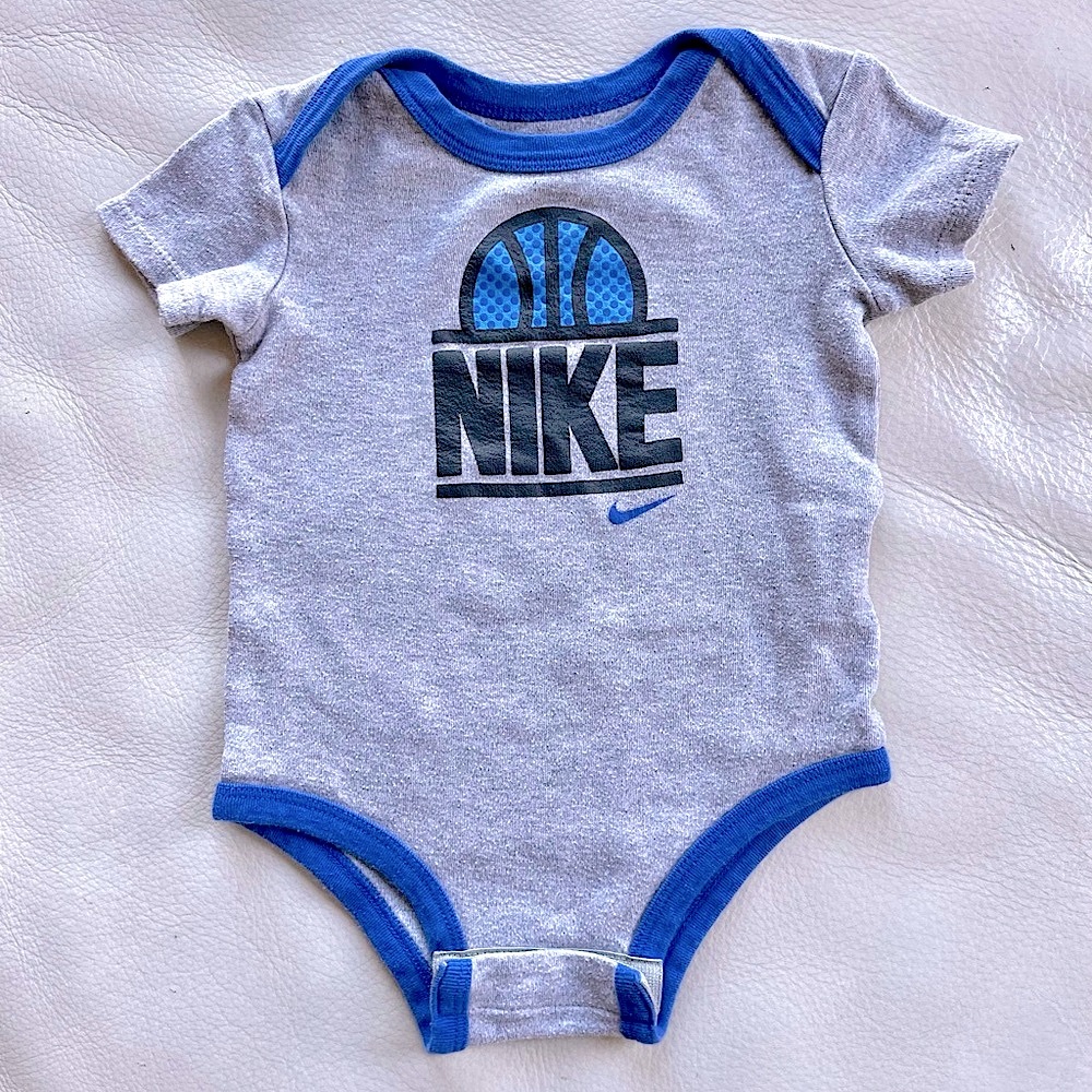 5/$20💥Nike Logo 🏀 Basketball Onesie Bodysuit, Grey, Blue Trim, Short Sleeve